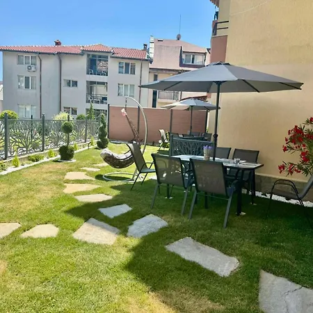 дани и мони Sveti Vlas