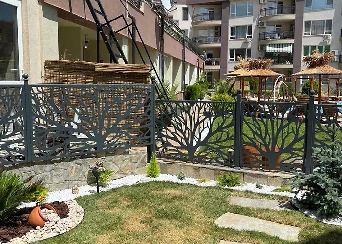 Apartment дани и мони *