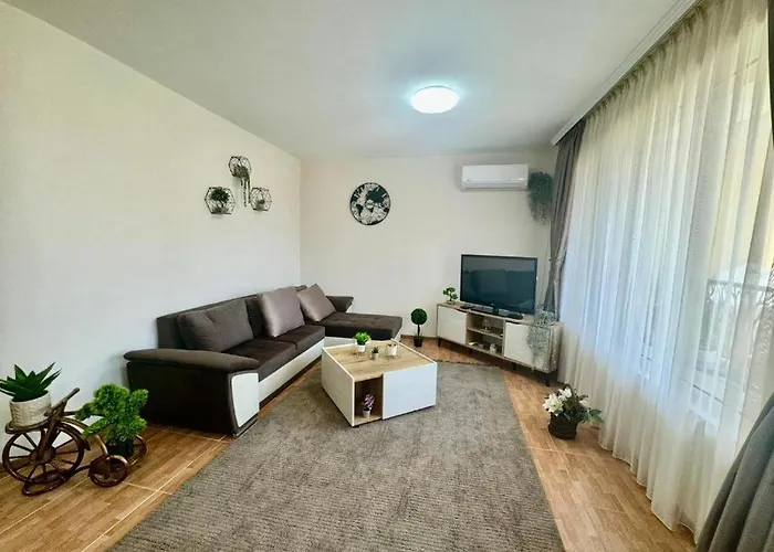 дани и мони Apartment