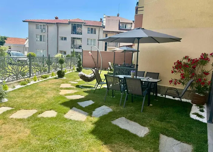 дани и мони Sveti Vlas