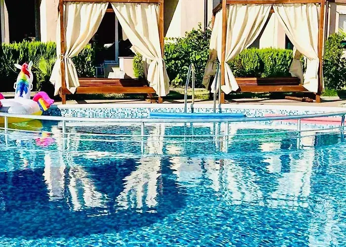 дани и мони Sveti Vlas