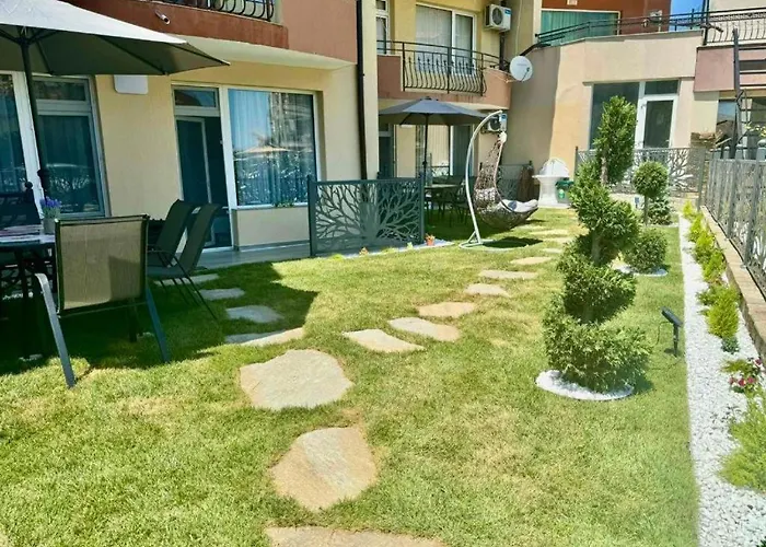 дани и мони Свети-Влас